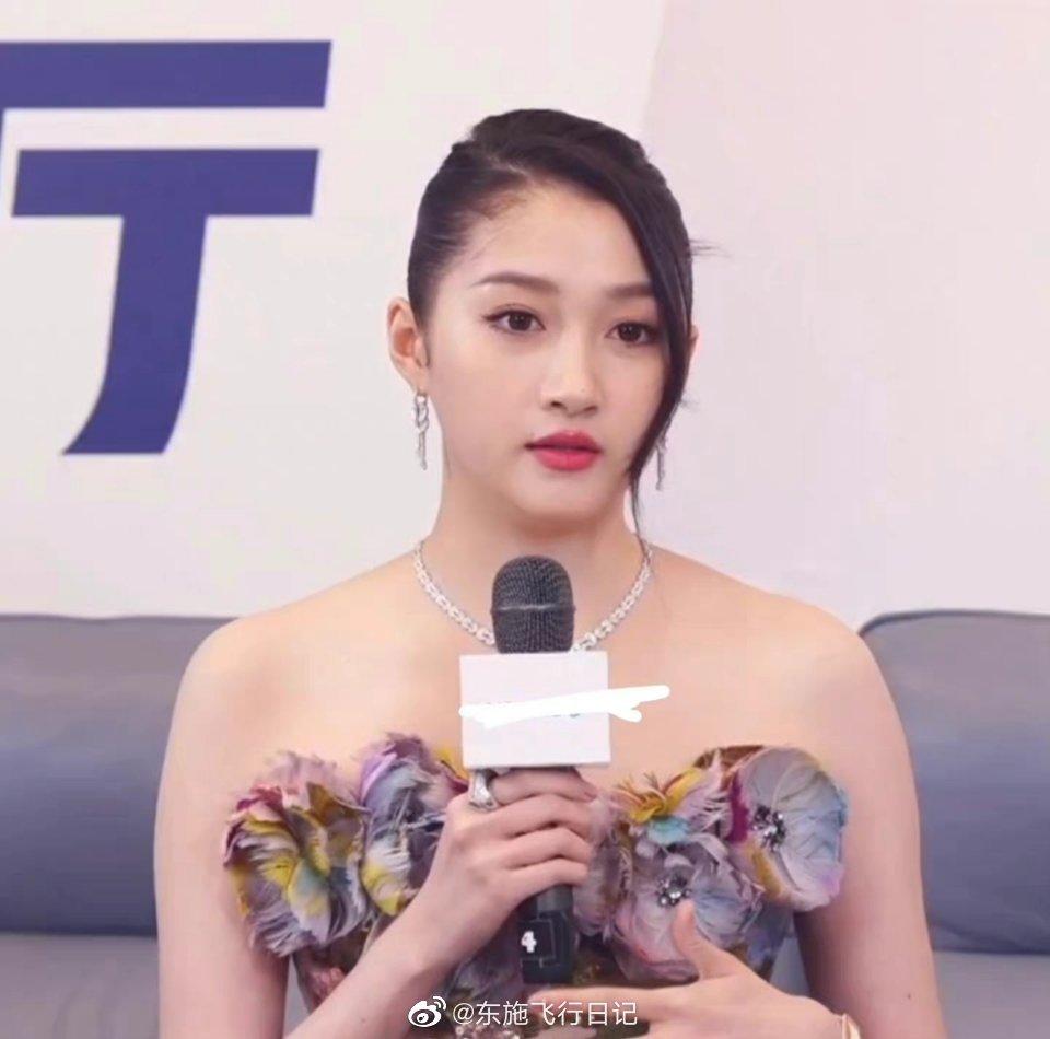 Quan Hiểu Đồng bị cười cợt vì lỡ tay chỉnh ảnh quá đà-6