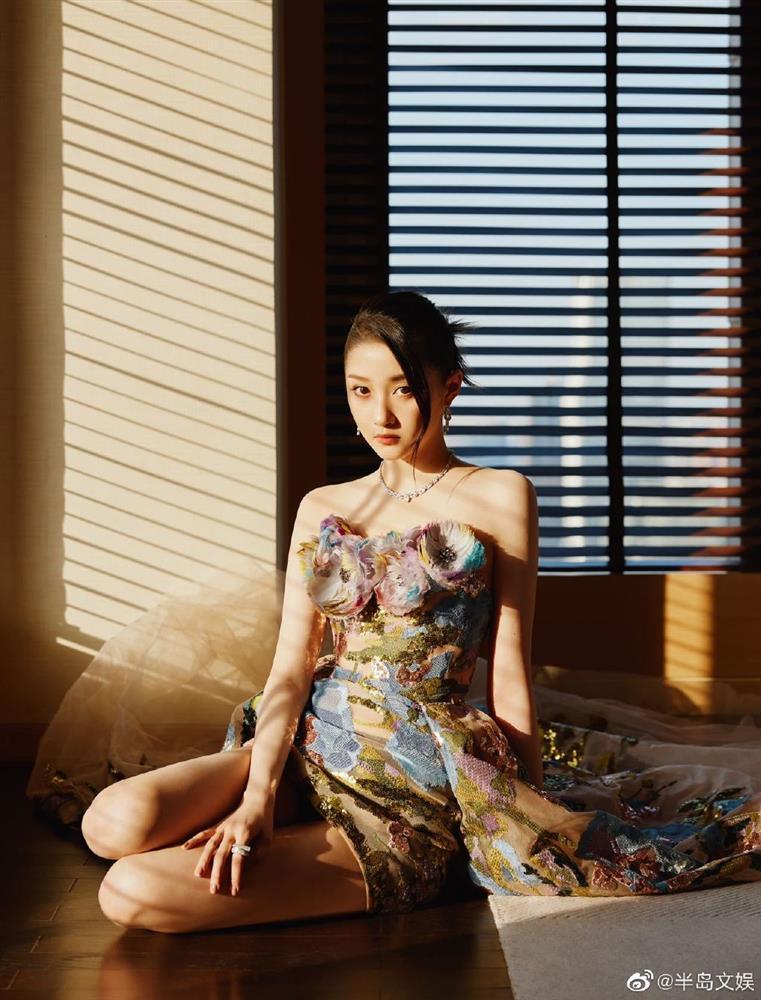 Quan Hiểu Đồng bị cười cợt vì lỡ tay chỉnh ảnh quá đà-2