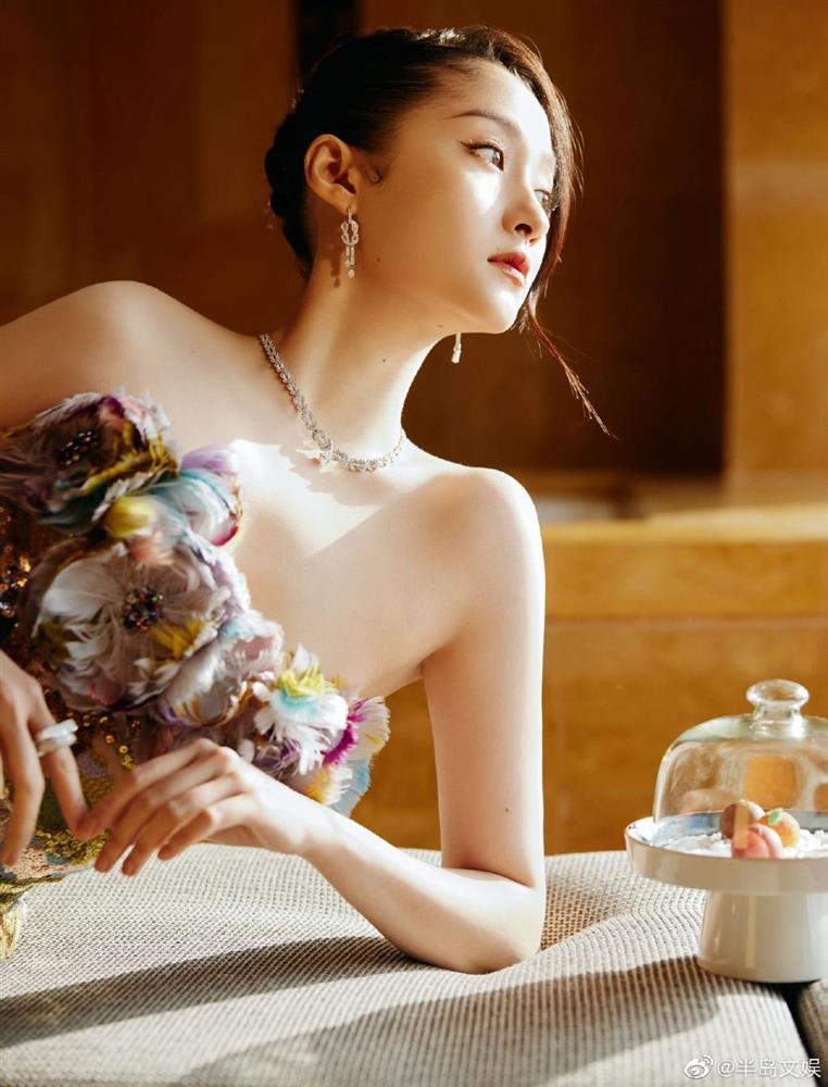 Quan Hiểu Đồng bị cười cợt vì lỡ tay chỉnh ảnh quá đà-3