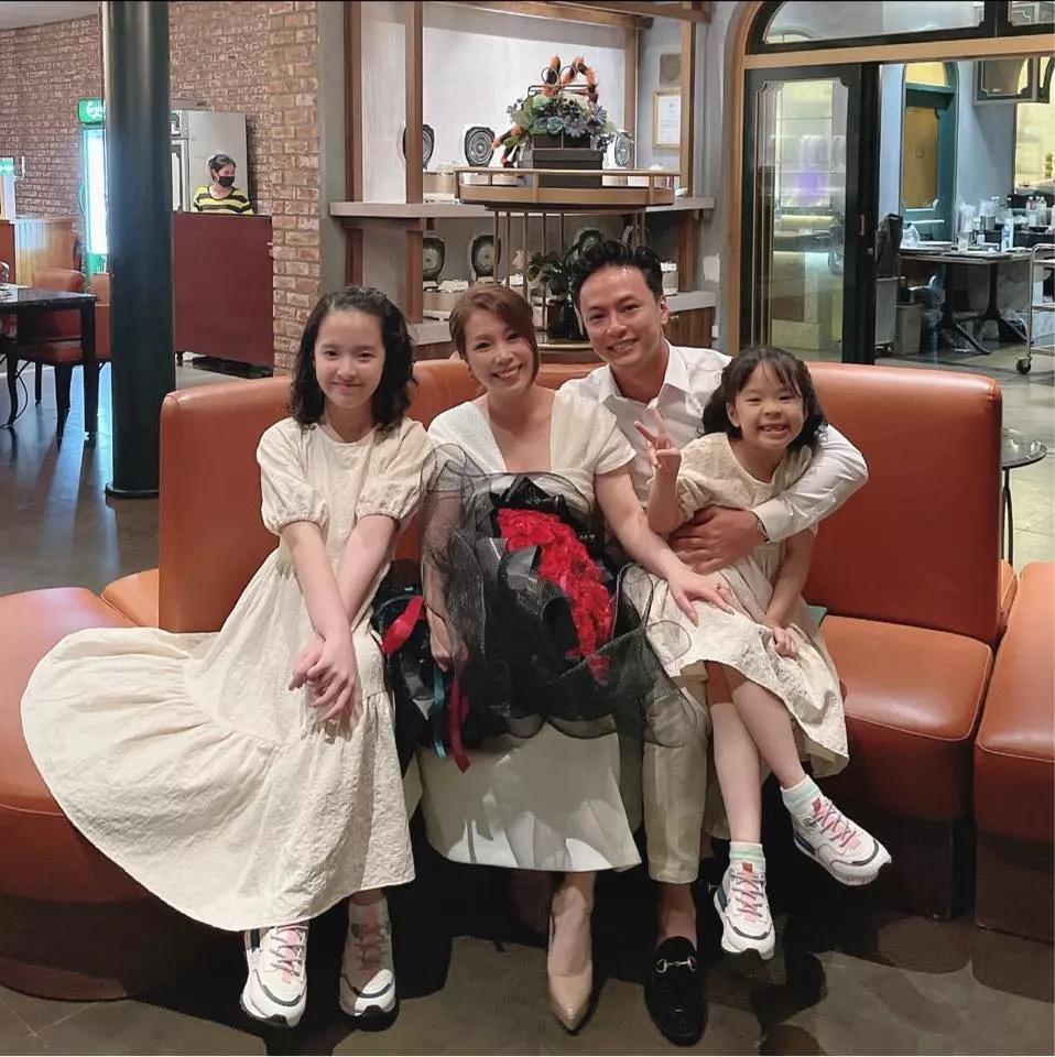 Hồng Đăng cảm ơn vợ không buông tay sau 14 năm kết hôn-7