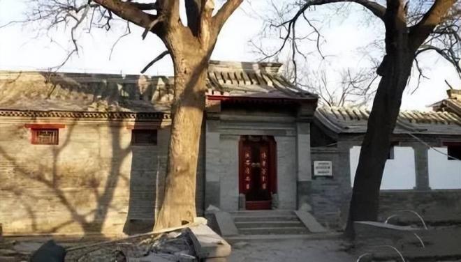 Trước cửa trồng ít cây, sau nhà đừng mở cửa, con cháu nhớ làm theo-2