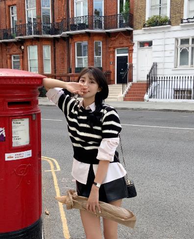 Chiêu diện áo len họa tiết mùa lạnh hack tuổi cho chị em-2