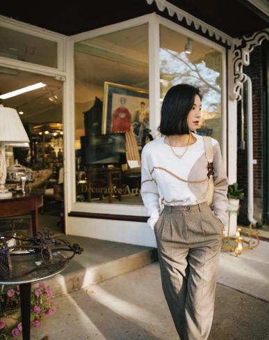 Chiêu diện áo len họa tiết mùa lạnh hack tuổi cho chị em-4