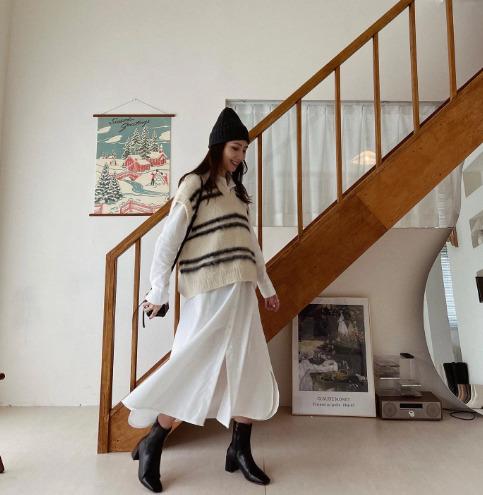 Chiêu diện áo len họa tiết mùa lạnh hack tuổi cho chị em-6