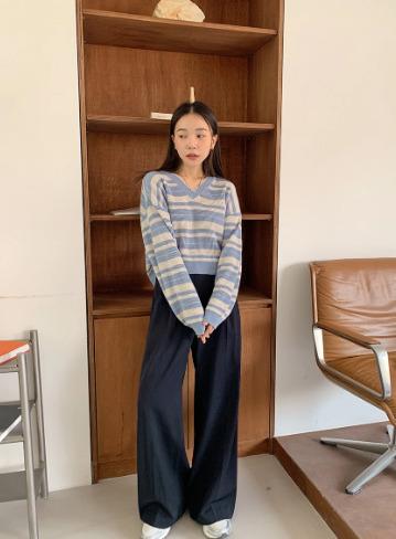 Chiêu diện áo len họa tiết mùa lạnh hack tuổi cho chị em-7