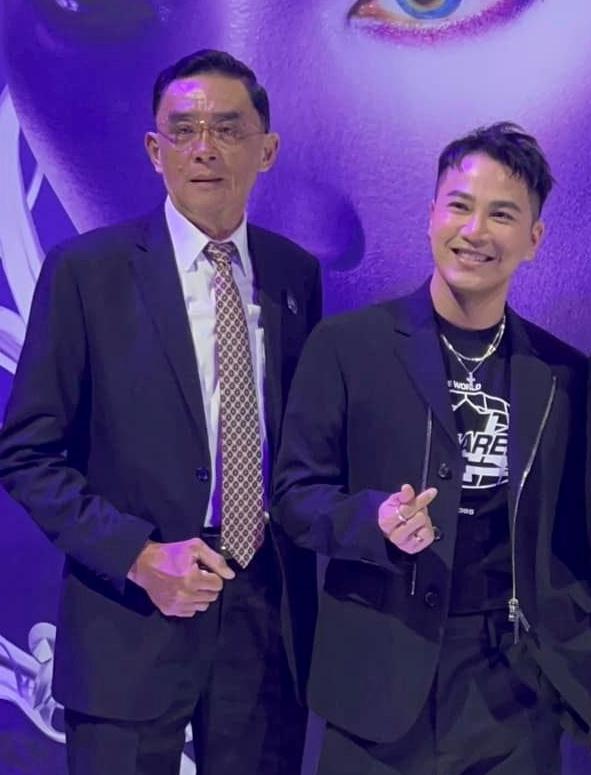 Bố Tóc Tiên ủng hộ con gái chơi tất tay với album mới-3