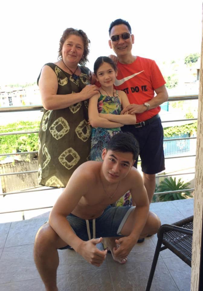 Đặng Văn Lâm khoe ảnh mẹ ruột người Nga, nhan sắc gây sốt-4