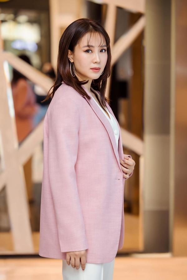 Mỹ nhân chuyên bị ‘cắm sừng’ trên phim, ngoài đời hạnh phúc viên mãn-1