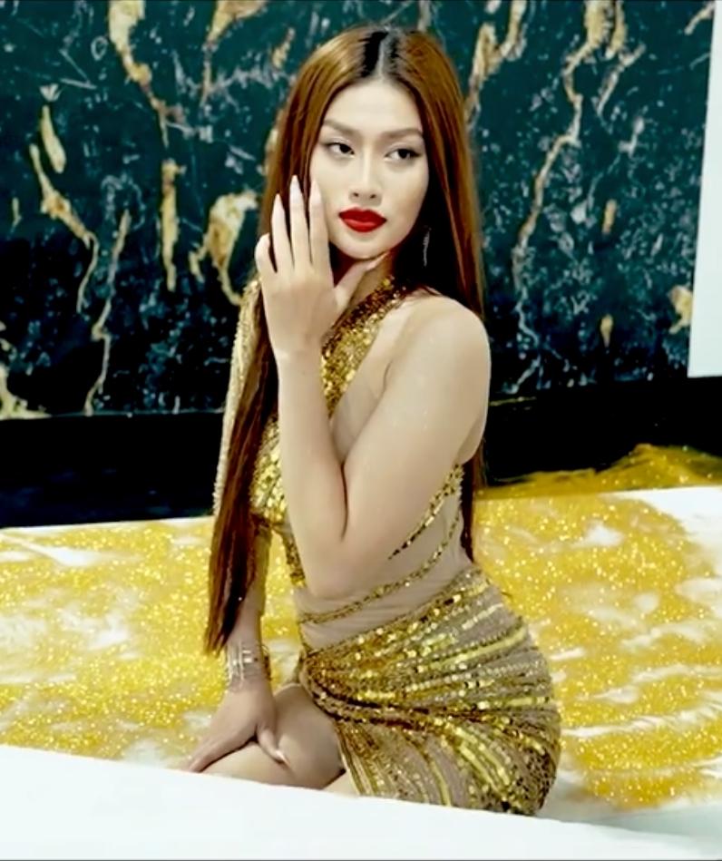 Thiên Ân bỏ lỡ nhiều váy áo táo bạo tại Miss Grand International-4