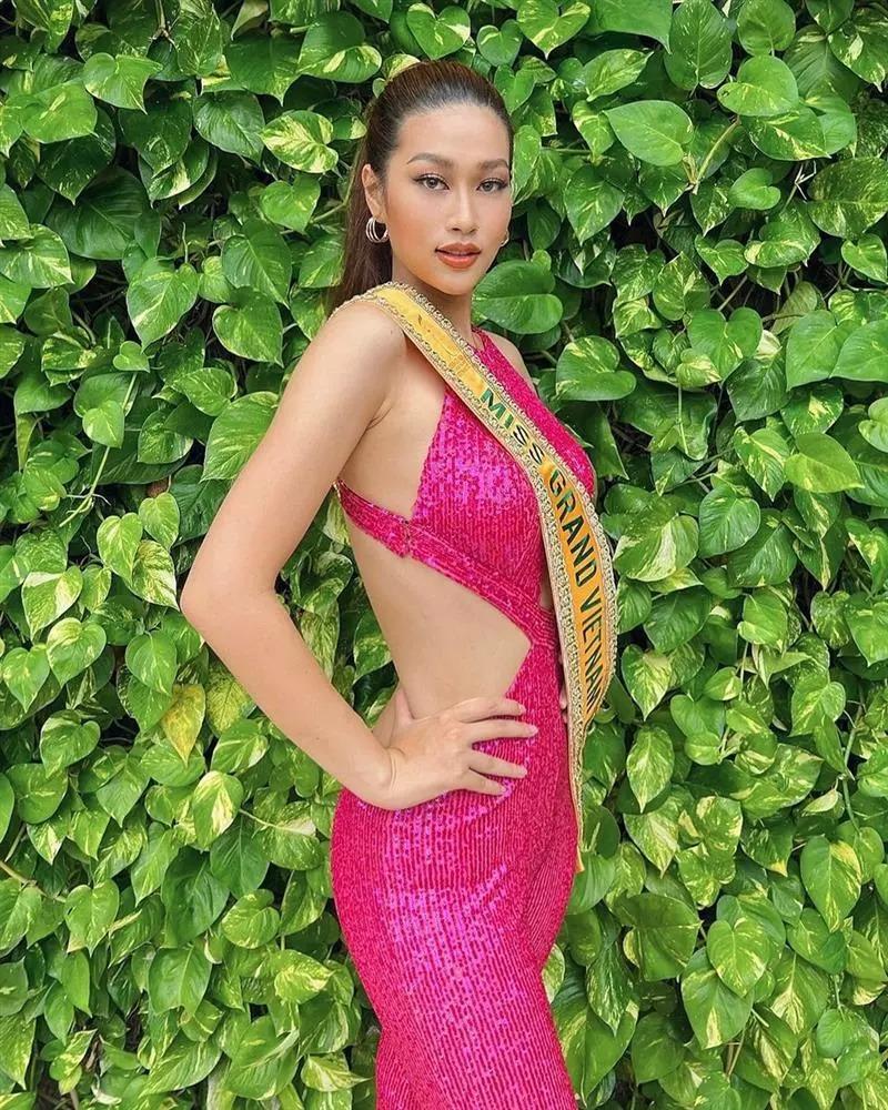 Thiên Ân bỏ lỡ nhiều váy áo táo bạo tại Miss Grand International-10