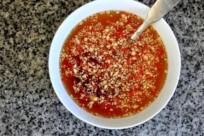 Cách pha nước mắm tỏi ớt ngon thần thánh-1