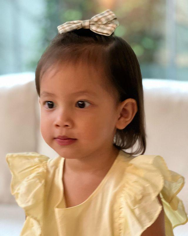 Con gái Hà Hồ hiếm hoi cặp tóc sau khi mẹ dụ dỗ gần xỉu-2