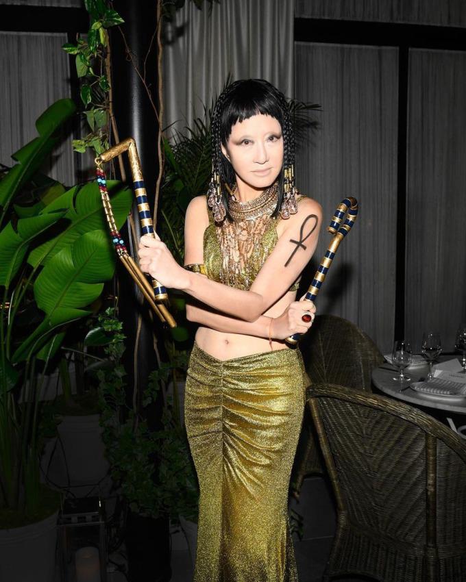 Vera Wang khoe eo nhỏ xíu ở tuổi 73-1