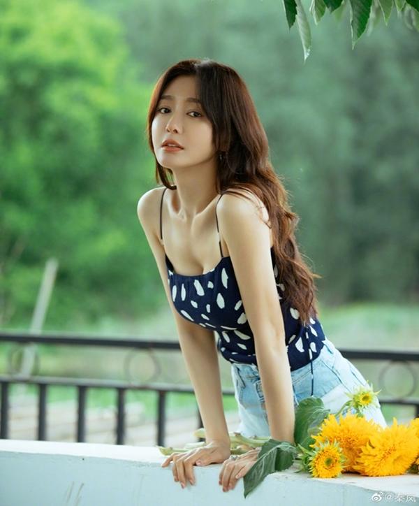 Nữ thần U50 khiến sao nam kém 17 tuổi luống cuống vì quay đi quay lại cảnh hôn-7