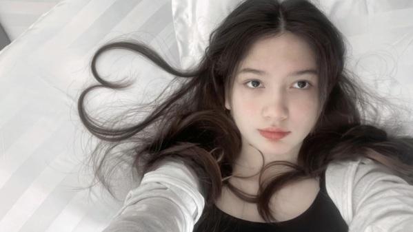 Em gái lai Tây của Đặng Văn Lâm cực xinh, 15 tuổi cao gần 1m8-3