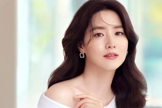 Lee Young Ae trả phí đưa thi thể nạn nhân thảm kịch Itaewon về nước