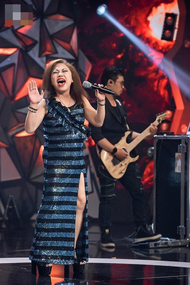 Siu Black ngồi hát trên bàn nhậu, giọng còn nội lực như xưa?-5