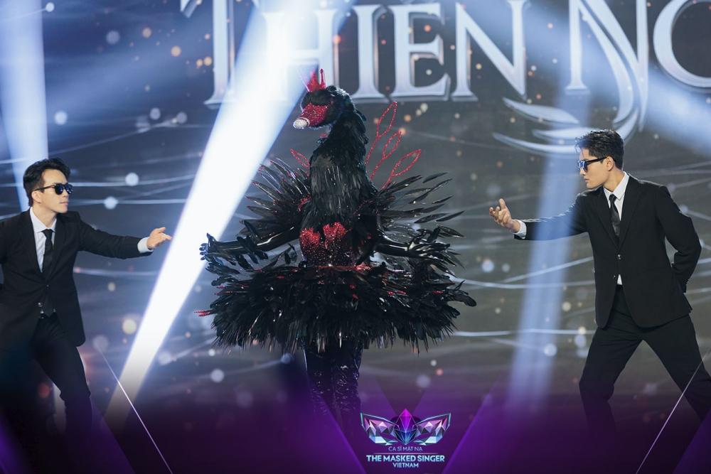 Chung kết Ca Sĩ Mặt Nạ: Mascot Thiên Nga Đen bí hiểm và quyền lực-5
