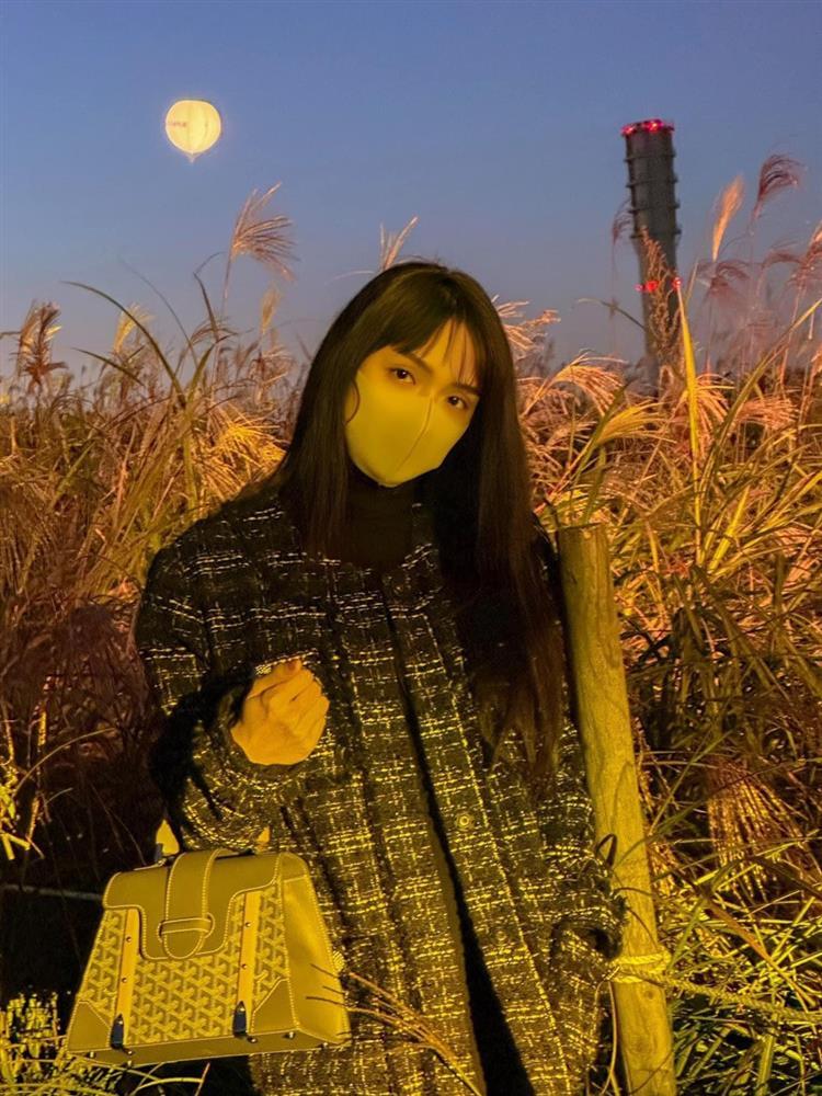 Thời trang đường phố như gái 20 của Hương Giang tại Hàn Quốc-7