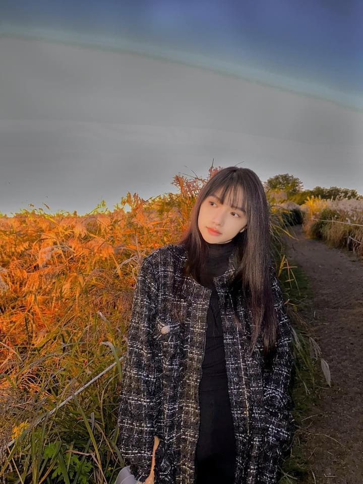 Thời trang đường phố như gái 20 của Hương Giang tại Hàn Quốc-8