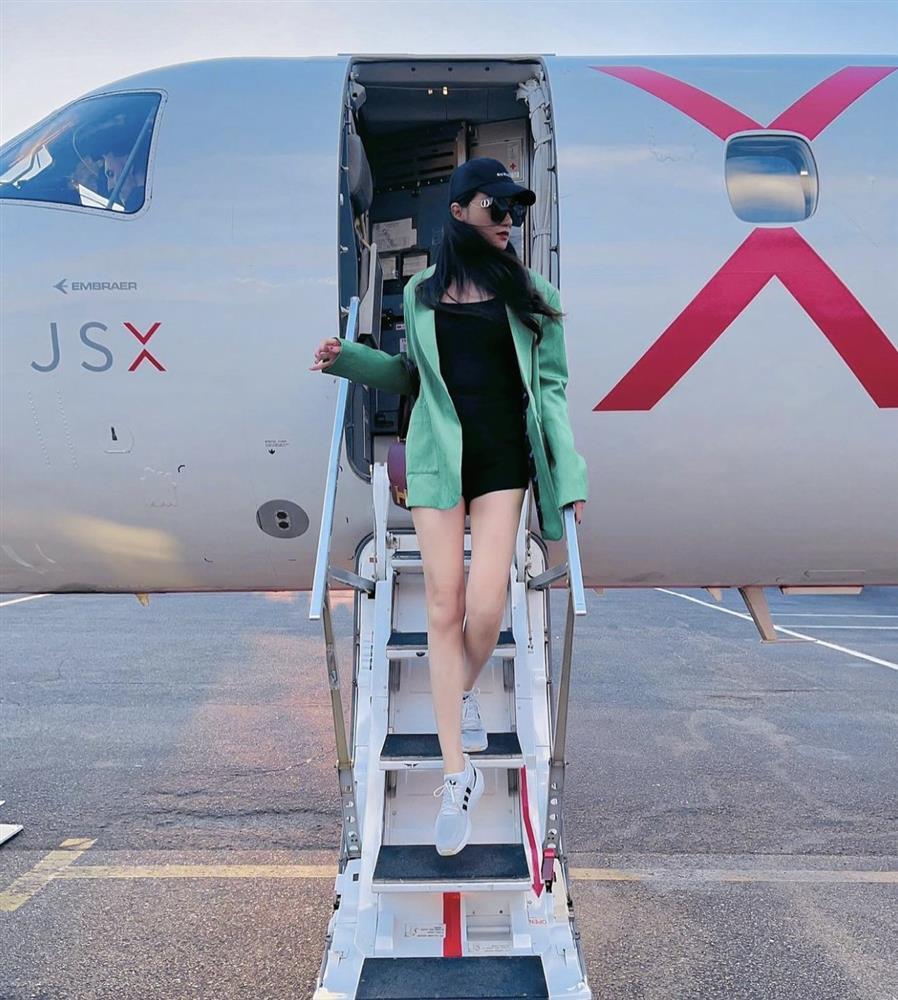 Thời trang đường phố như gái 20 của Hương Giang tại Hàn Quốc-13