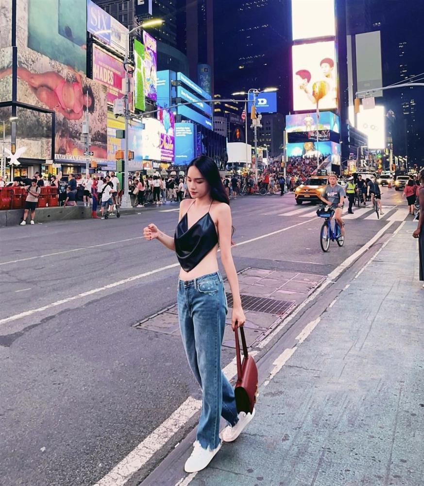 Thời trang đường phố như gái 20 của Hương Giang tại Hàn Quốc-14