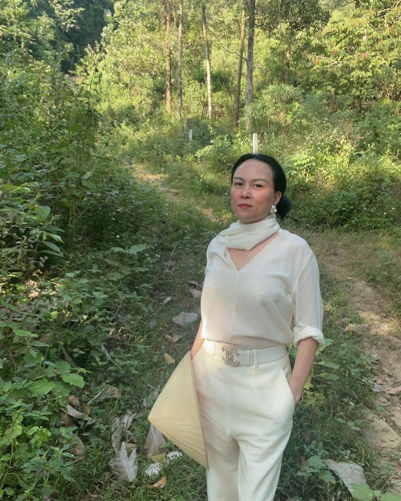 Phượng Chanel thăng hạng nhan sắc nhờ khéo chọn khăn quàng-2