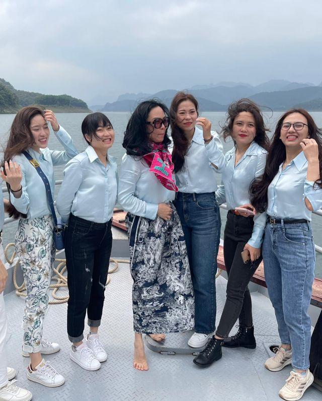 Phượng Chanel thăng hạng nhan sắc nhờ khéo chọn khăn quàng-4