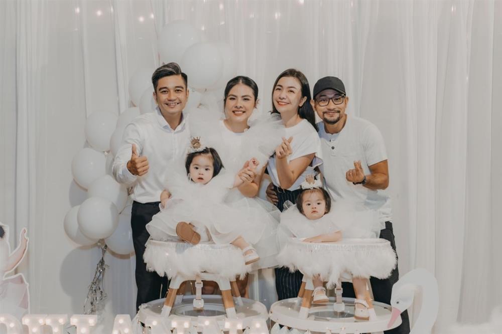 Kiều Minh Tuấn một mình một kiểu khi đến tiệc có dresscode-3