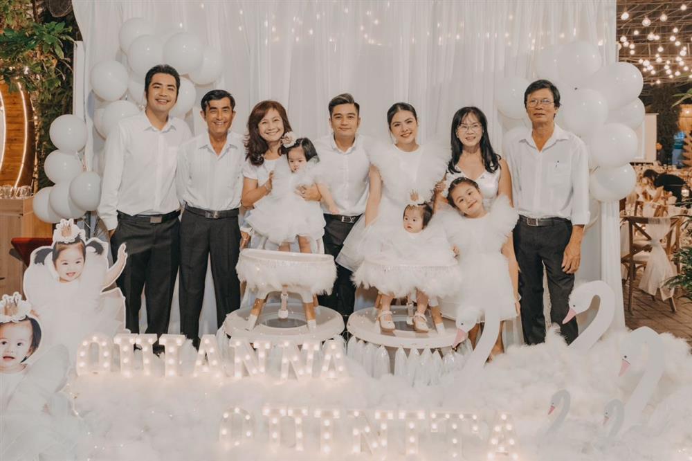 Kiều Minh Tuấn một mình một kiểu khi đến tiệc có dresscode-5