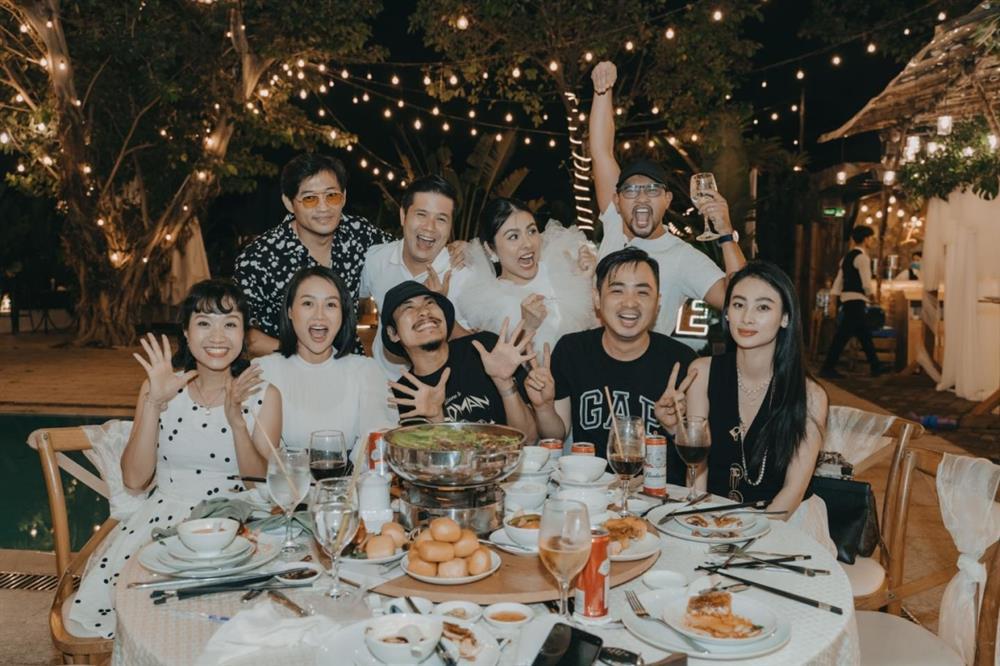 Kiều Minh Tuấn một mình một kiểu khi đến tiệc có dresscode-6