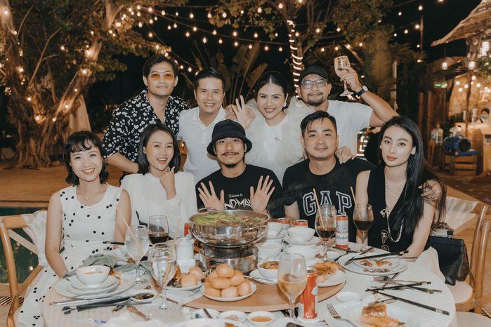 Kiều Minh Tuấn một mình một kiểu khi đến tiệc có dresscode-7