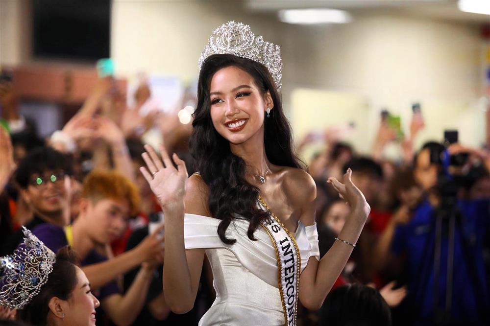 Bảo Ngọc lộ dáng gầy gò, da đen nhẻm qua CAM thường-4