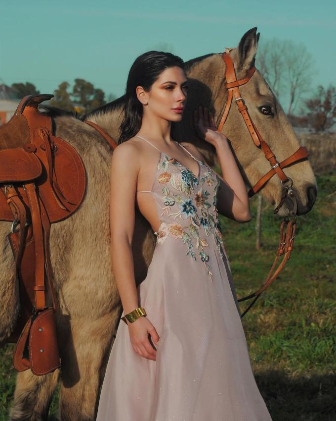 Khoảnh khắc ngọt ngào của 2 Hoa hậu Hòa bình vừa cưới nhau-13