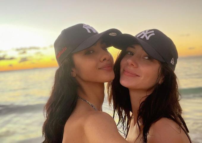 Khoảnh khắc ngọt ngào của 2 Hoa hậu Hòa bình vừa cưới nhau-3