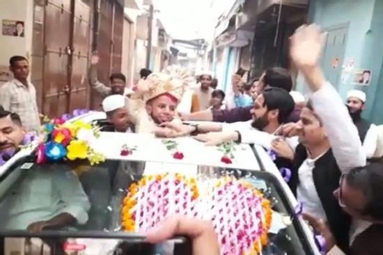 'Trái ngọt' cho chàng cao 70 cm sau nhiều năm nỗ lực tìm người yêu