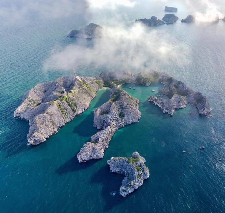 Ngắm ngọn hải đăng cổ bậc nhất Việt Nam nằm trên đảo hoang sơ