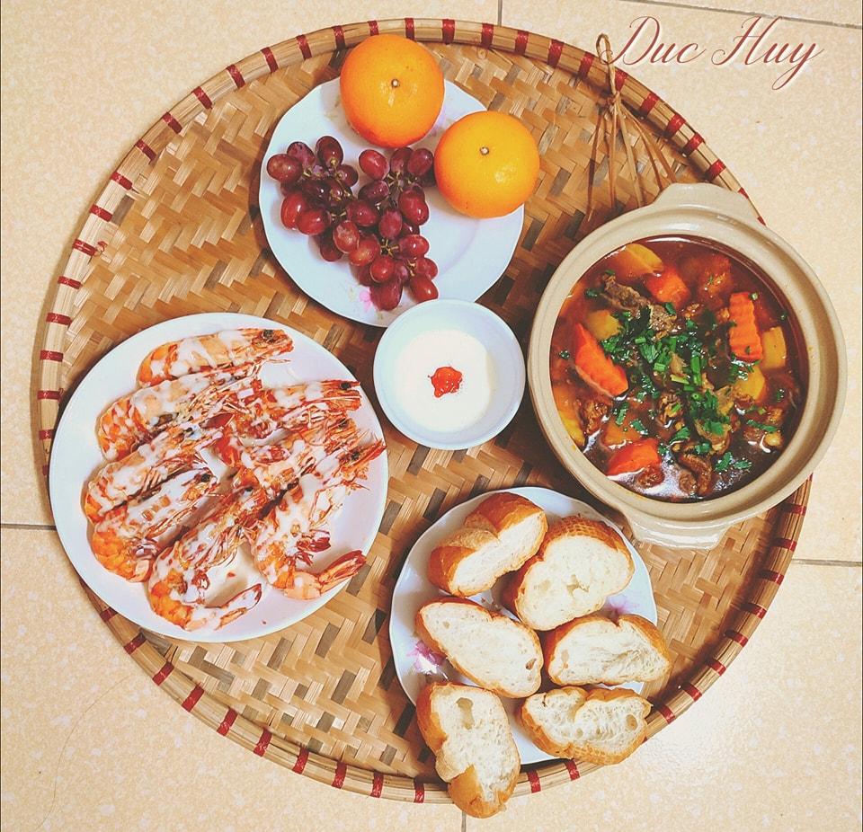 Chồng người ta khiến chị em ái mộ với loạt mâm cơm nấu cho vợ-4