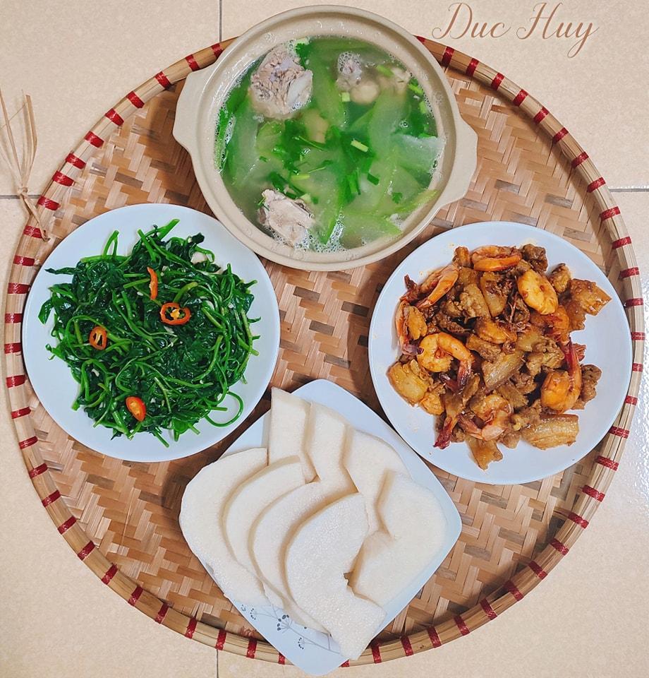 Chồng người ta khiến chị em ái mộ với loạt mâm cơm nấu cho vợ-5