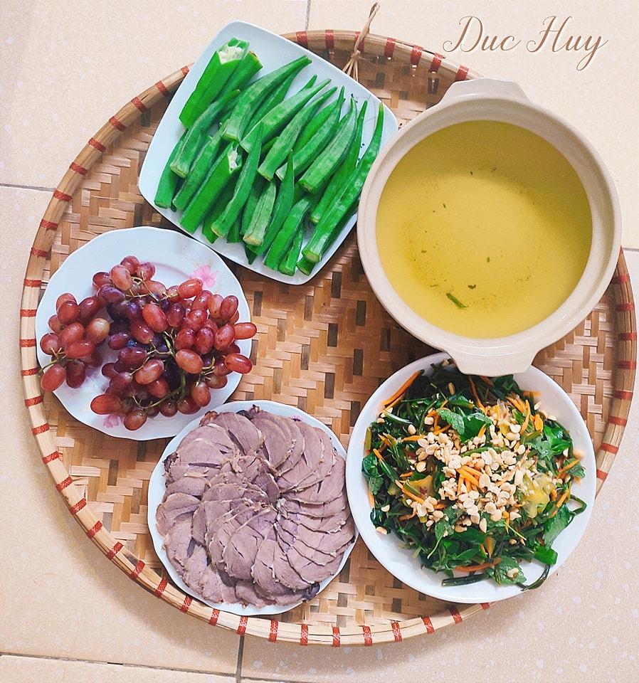 Chồng người ta khiến chị em ái mộ với loạt mâm cơm nấu cho vợ-6