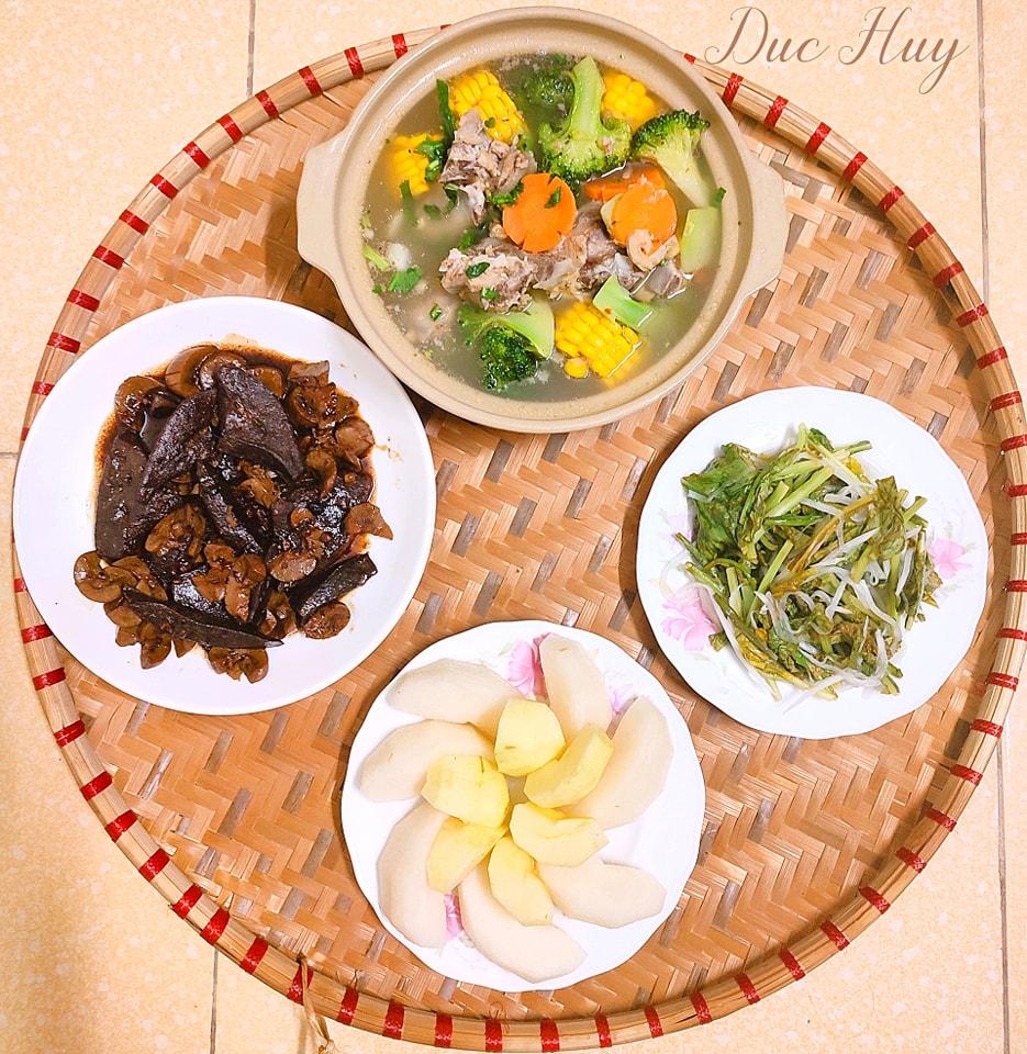 Chồng người ta khiến chị em ái mộ với loạt mâm cơm nấu cho vợ-9