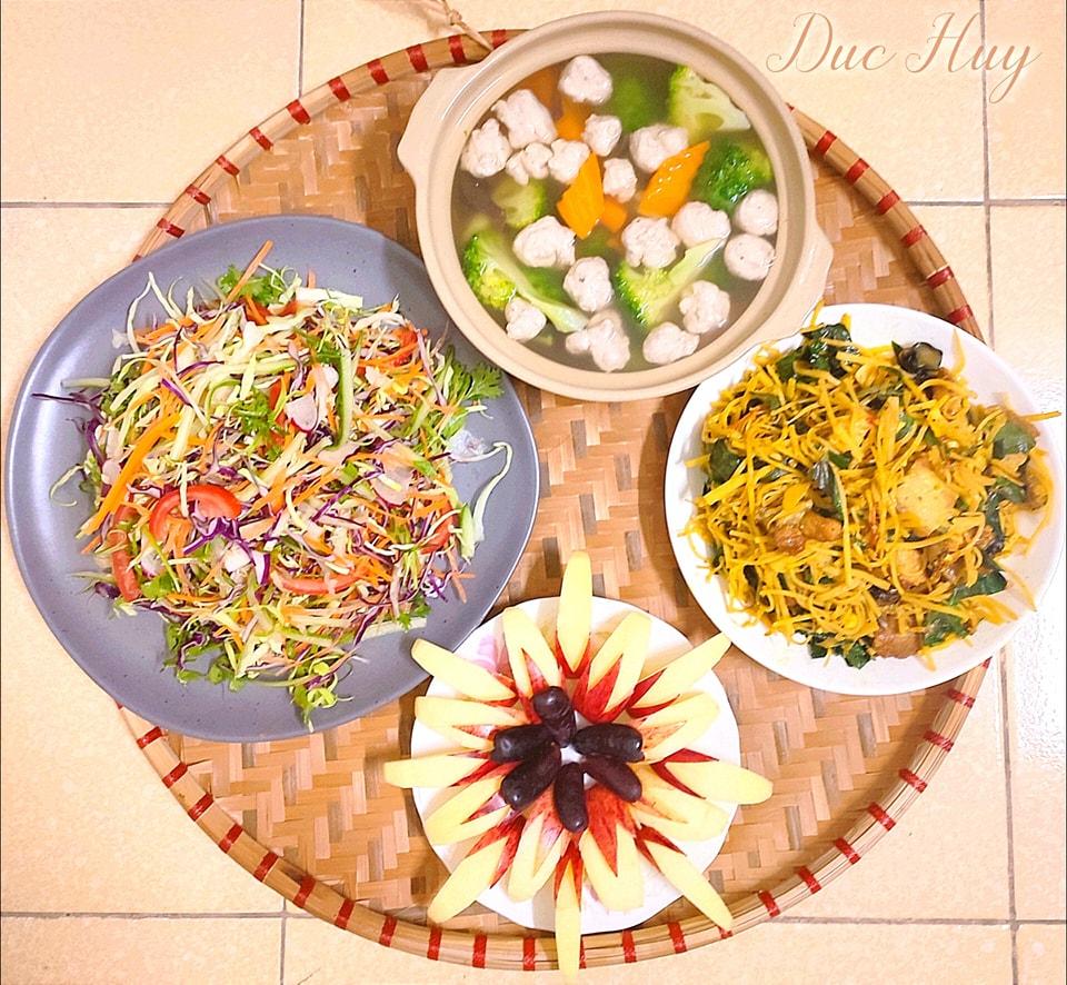 Chồng người ta khiến chị em ái mộ với loạt mâm cơm nấu cho vợ-10