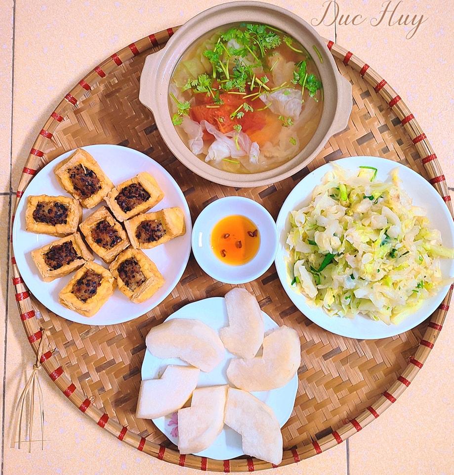 Chồng người ta khiến chị em ái mộ với loạt mâm cơm nấu cho vợ-13