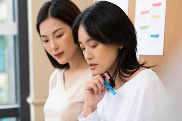 Chăm mẹ chồng 1 năm, em dâu họp gia đình rồi đưa tôi 400 triệu-1