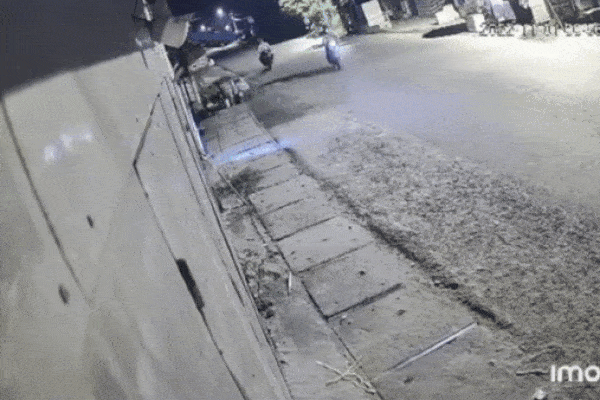 Clip: Nhóm trộm chó xịt hơi cay, cầm gậy đâm dân quân tự vệ
