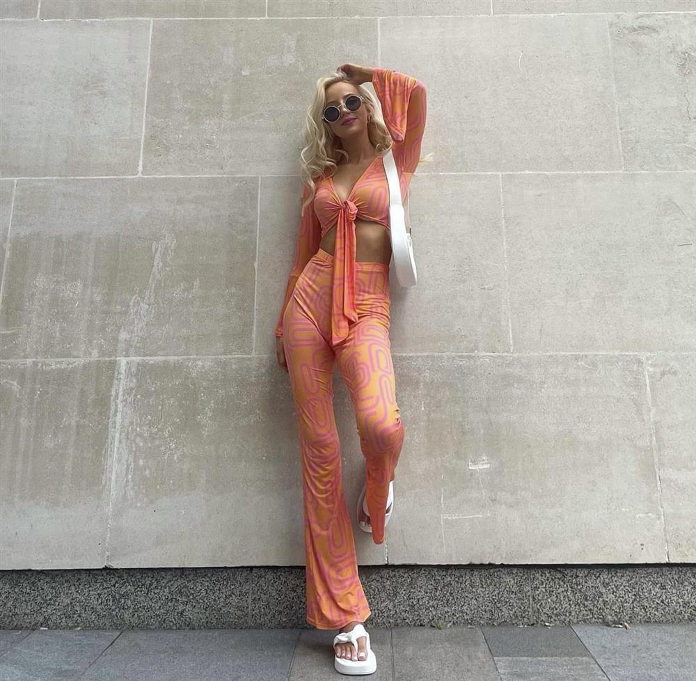 Quần ống loe tái xuất, tín đồ thời trang săn đón nhiệt tình-10