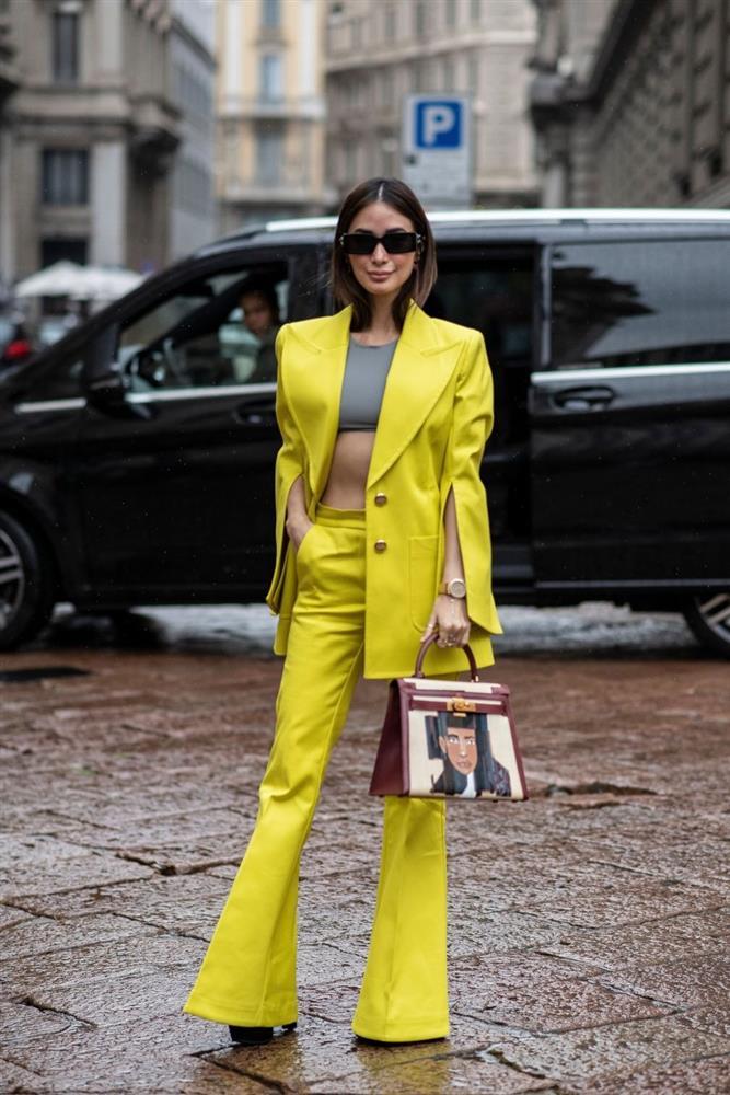 Quần ống loe tái xuất, tín đồ thời trang săn đón nhiệt tình-3