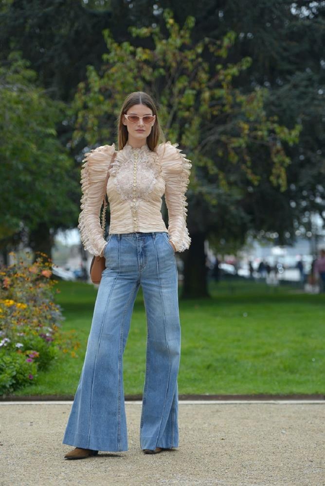 Quần ống loe tái xuất, tín đồ thời trang săn đón nhiệt tình-4