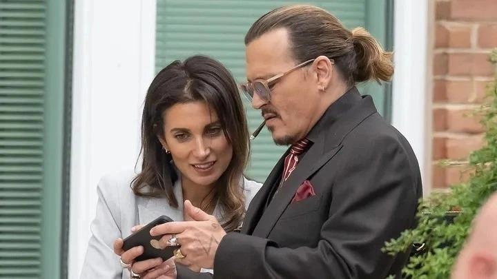 Nghi vấn Johnny Depp chia tay con gái trùm bất động sản-2