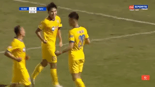 HLV Park biểu cảm lạ khi chứng kiến siêu phẩm Phan Văn Đức-1